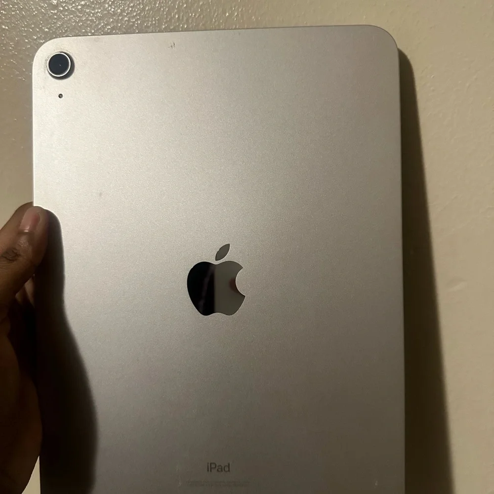 10.9 inch , 10th gen , silver iPad